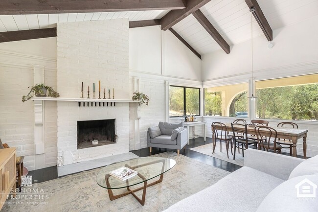Building Photo - Wine Country Living in Spacious Glen Ellen...