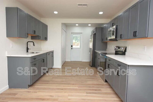 Building Photo - 2919 Hickory St