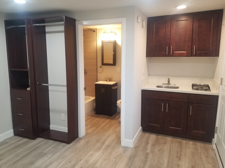 Primary Photo - 3523 E 58th St