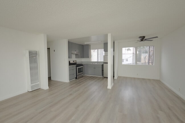 Building Photo - 1406 N Serrano Ave