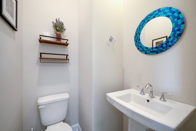 Building Photo - 2119 Naomi St