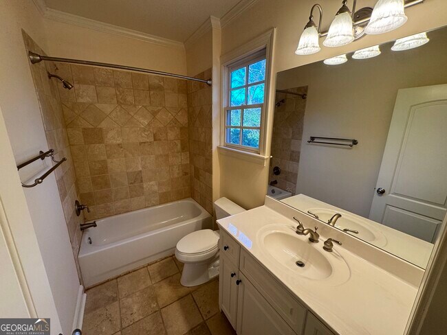 Building Photo - 1092 McLynn Ave NE