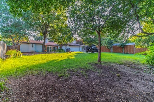 Building Photo - 2605 Briarwood Dr