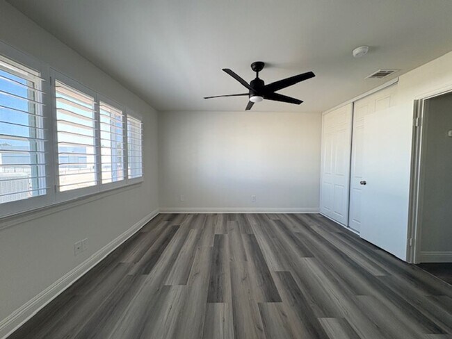 Building Photo - Centrally Located Redlands Townhome