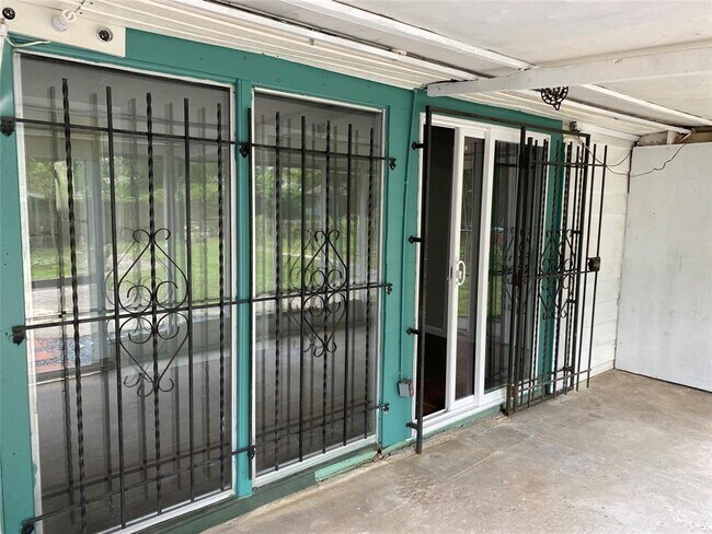 Building Photo - 8914 Linda Vista Rd