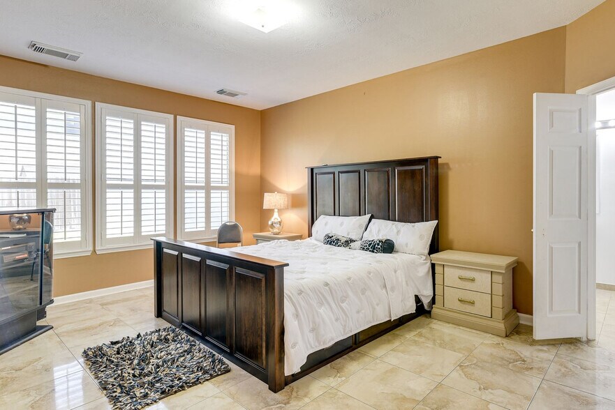 Building Photo - 16523 Terrace Hollow Ln