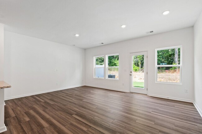 Building Photo - Modern 3-Bedroom Townhome Near Downtown Du...