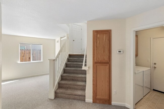 Building Photo - 3 Bedroom in Mace Ranch