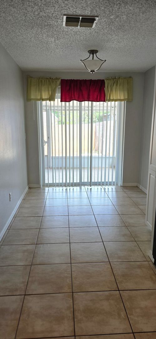 Building Photo - 3412 Palm Beach Dr