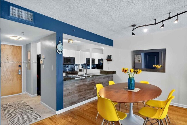 Building Photo - 1200 Brickell Bay Dr