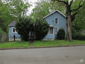 Building Photo - 128 Eagle St