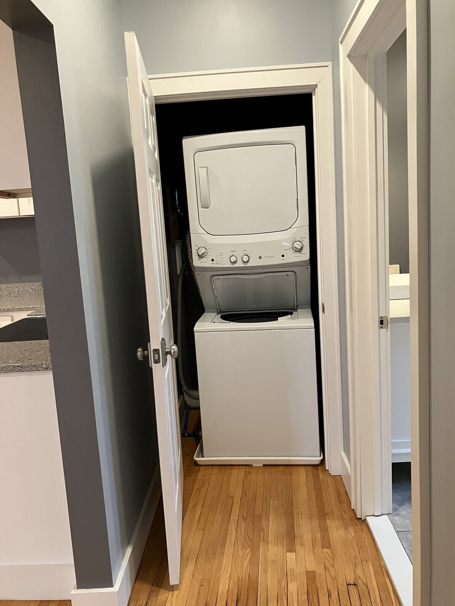 washer/dryer - 10 S Lake Ave