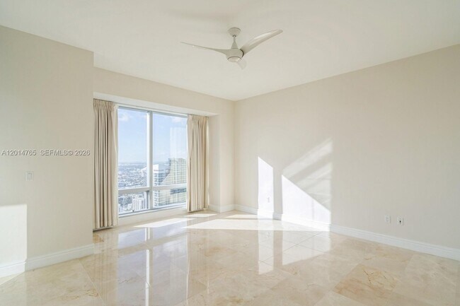 Building Photo - 1425 Brickell Ave
