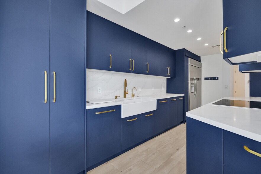 Building Photo - 848 Brickell Key Dr