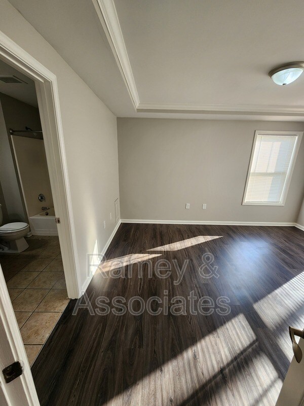 Building Photo - 3802 Falcon Crest Dr