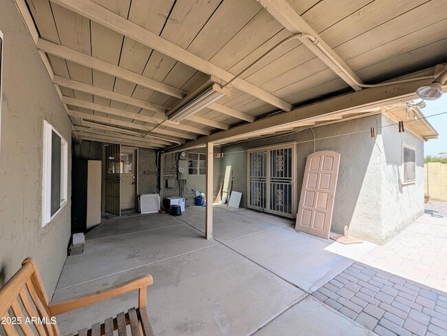 Building Photo - 2443 E Earll Dr