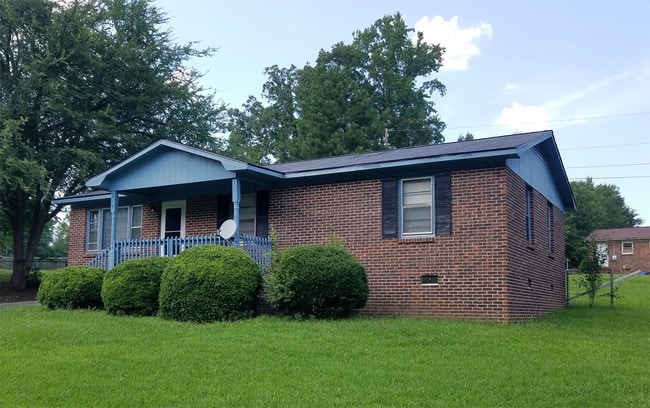 Primary Photo - 215 Ashcroft Dr