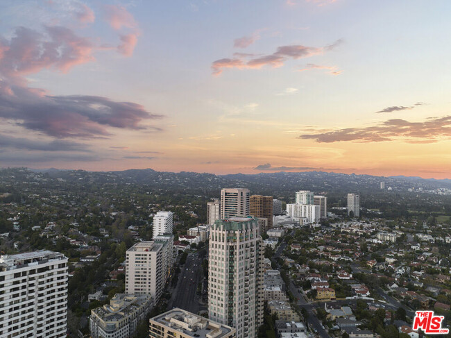 Building Photo - 10580 Wilshire Blvd