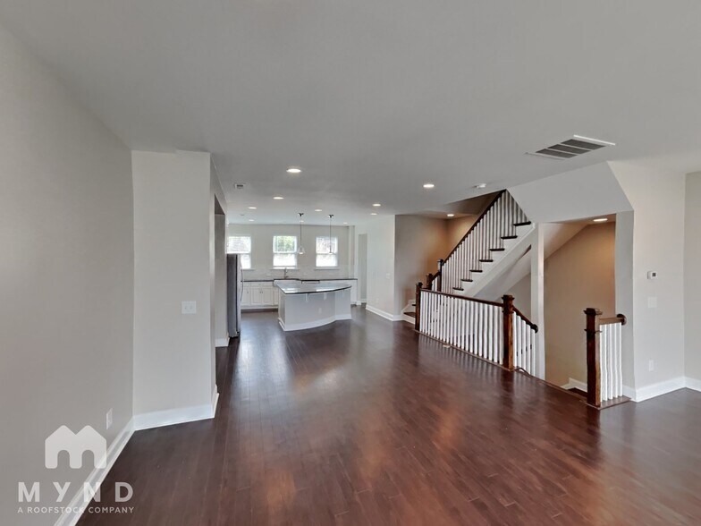 Building Photo - 2543 Statesville Ave