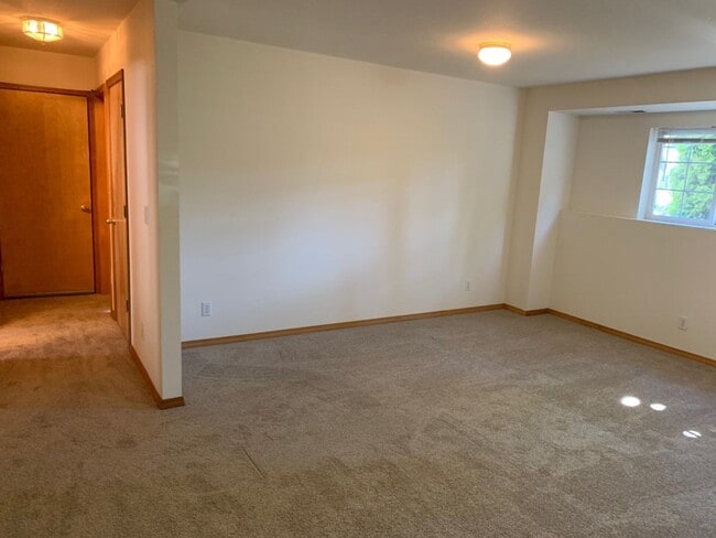 Building Photo - Newly remodel 4 bed 3 bath home in Shoreline