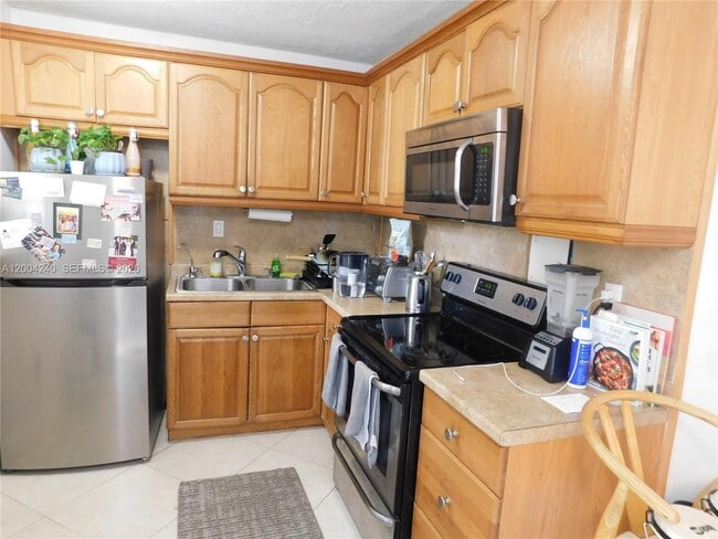 Building Photo - 427 Santander Ave