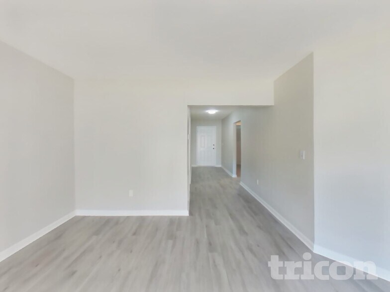 Building Photo - 77009 Birdseye Ct