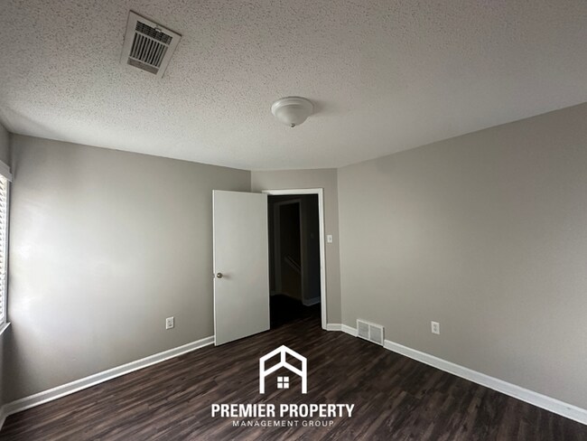 Building Photo - 2714 Gerald Ford Dr W