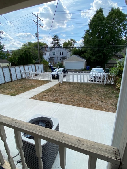 Building Photo - 55 W Lakeview Ave