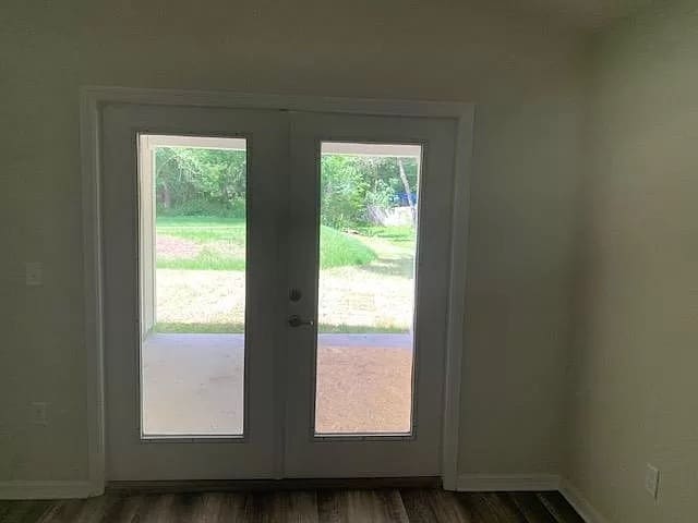 Building Photo - 1 BEDROOM FOR RENT: Private Bedroom W/ Sha...