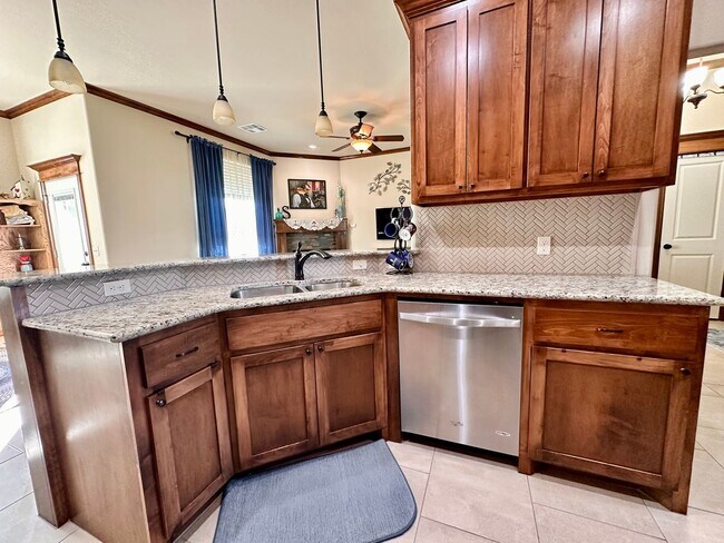 Building Photo - 3 bed, 2 bath home in Moore - Move in Deposit-Free! (If Qualified)