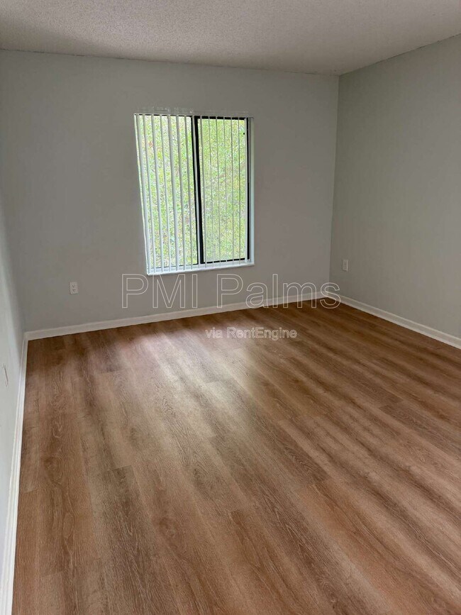 Building Photo - 1236 Pine Ridge Cir W