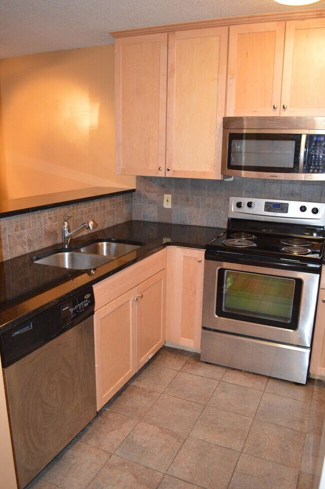 Building Photo - 2 Bedroom, 2 Bathroom Apartment in Cedarwood