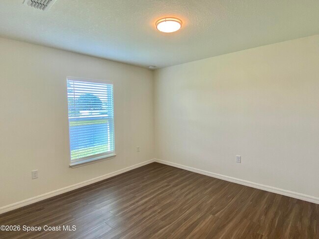 Building Photo - 1210 Dania Cir