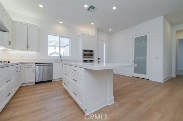 Building Photo - 100 Trask