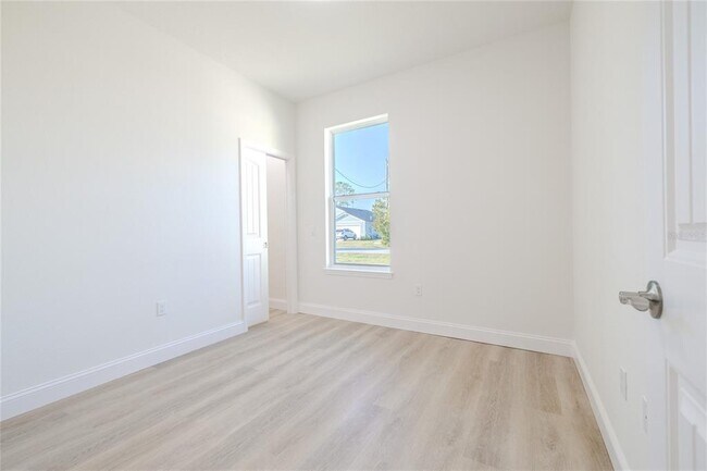 Building Photo - 2 Rainbow Ln