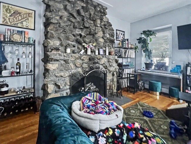 Interior Photo - 114 Walnut Avenue