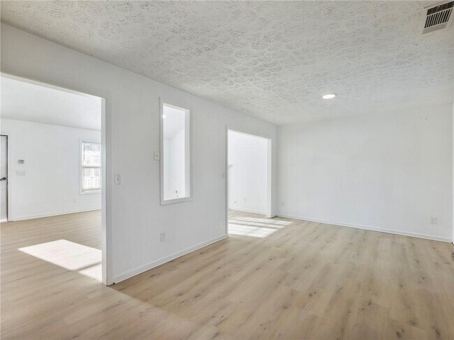 Building Photo - 2032 Morning Dew Pl