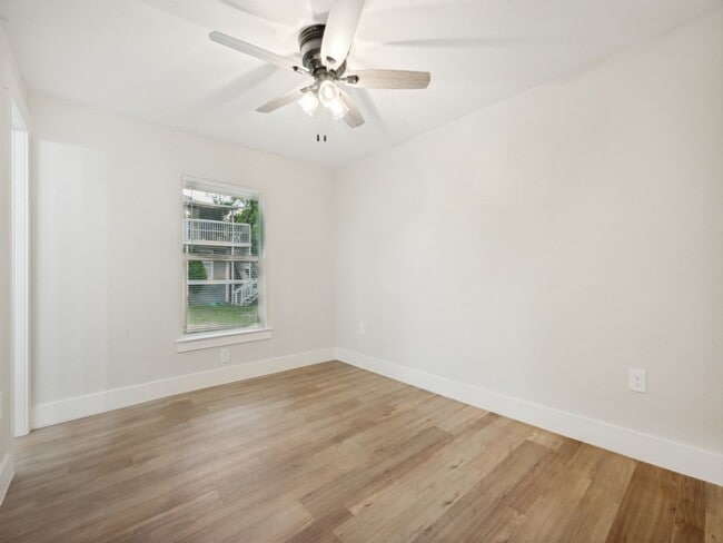 Building Photo - Welcome to Your Ideal Home: 3-Bedroom, 2-Bath Gem Near UNT and Downtown!