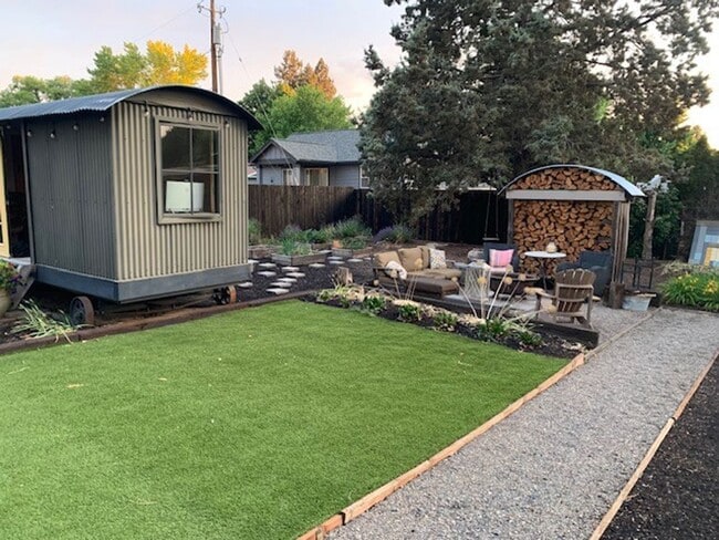 Building Photo - 3 Bed 2 Bath Single level Fenced