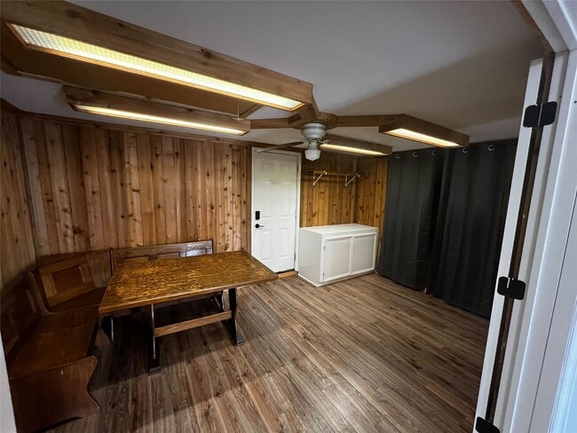 Building Photo - 8332 Oakhaven Rd