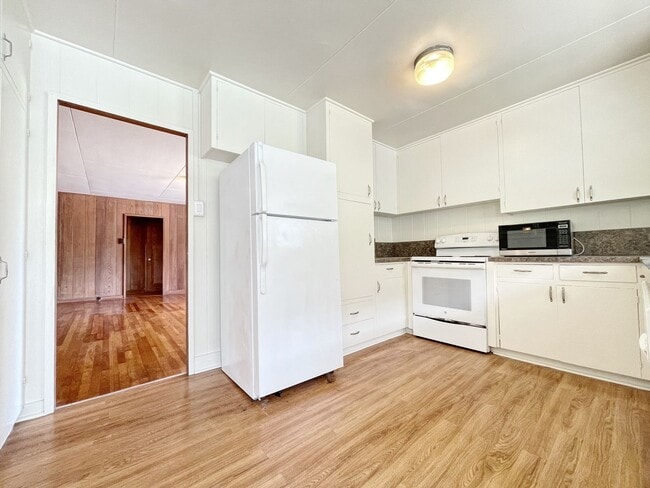 Building Photo - Pet Friendly Kailua House