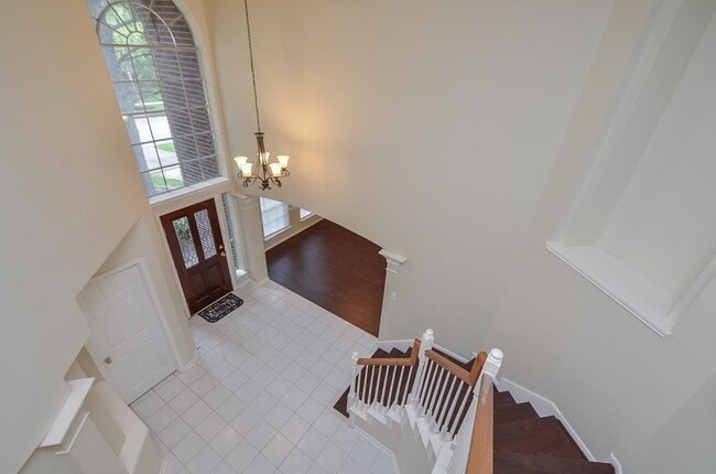 Building Photo - 20735 Fawnbrook Ct