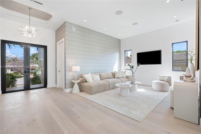 Building Photo - 9132 Dickens Ave