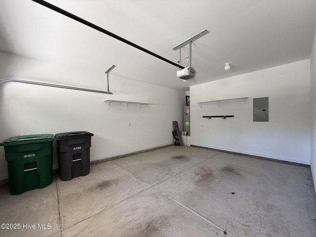 Building Photo - 300 Mashie Ct