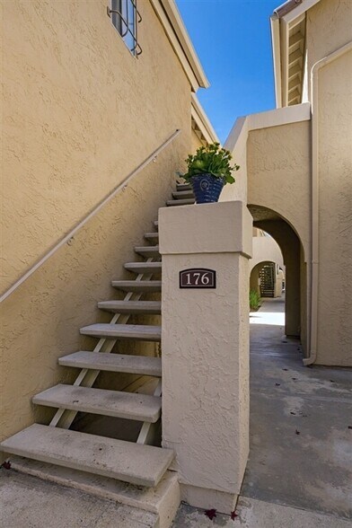 Building Photo - 930 Via Mil Cumbres