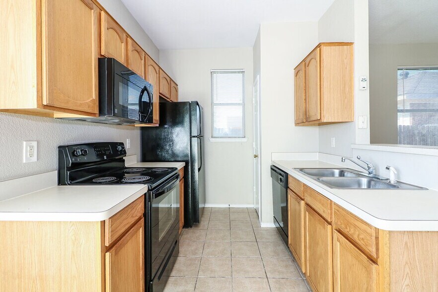 Building Photo - 1108 McKavett Dr