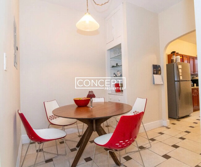 Building Photo - 18 Euston St