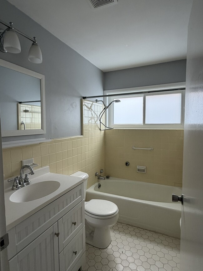 Building Photo - 125 Greenbriar Rd