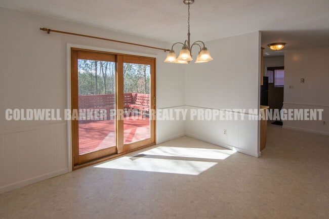 Building Photo - 598 Highland Dr