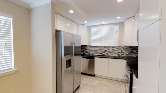 Building Photo - Cozy home by Fort Hood Airfield FULLY REMO...